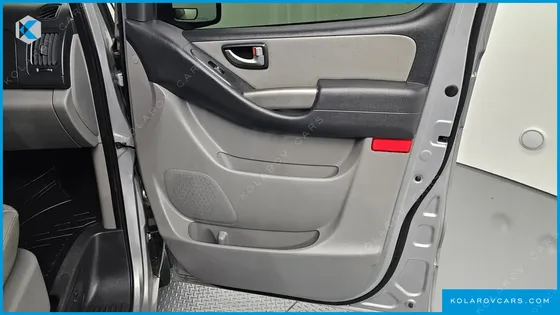 HYUNDAI STAREX 5-SEATER VAN