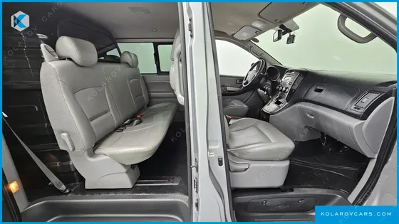 HYUNDAI STAREX 5-SEATER VAN