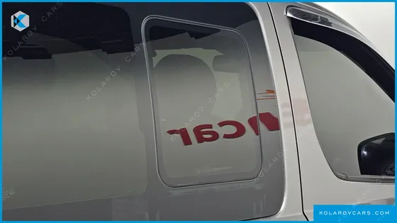 HYUNDAI STAREX 5-SEATER VAN