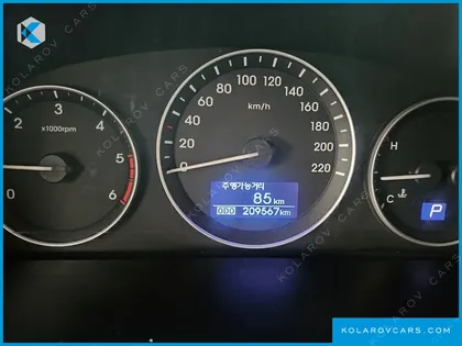 HYUNDAI STAREX 3-SEATER VAN