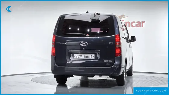 HYUNDAI STAREX 5-SEATER VAN