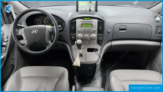 HYUNDAI STAREX 5-SEATER VAN