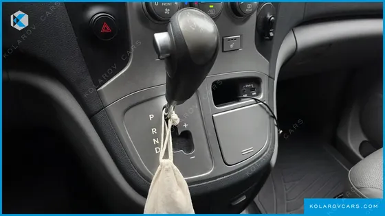 HYUNDAI STAREX 5-SEATER VAN