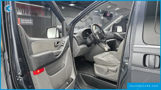HYUNDAI STAREX 5-SEATER VAN
