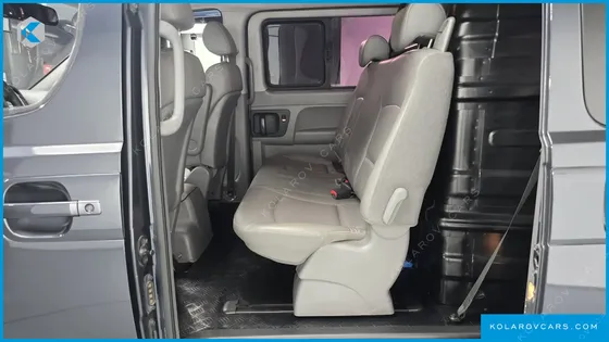 HYUNDAI STAREX 5-SEATER VAN