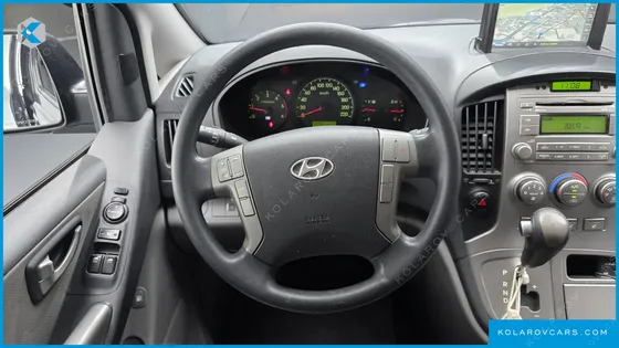 HYUNDAI STAREX 5-SEATER VAN