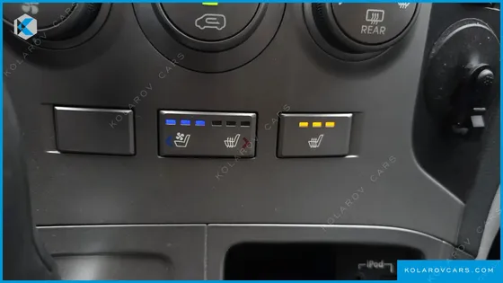 HYUNDAI STAREX 5-SEATER VAN