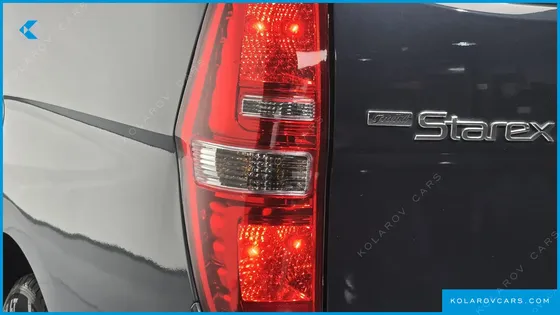 HYUNDAI STAREX 5-SEATER VAN