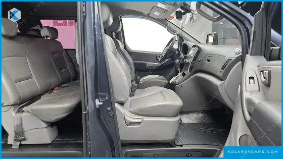 HYUNDAI STAREX 5-SEATER VAN