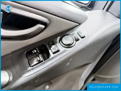 HYUNDAI STAREX 11-SEATER WAGON