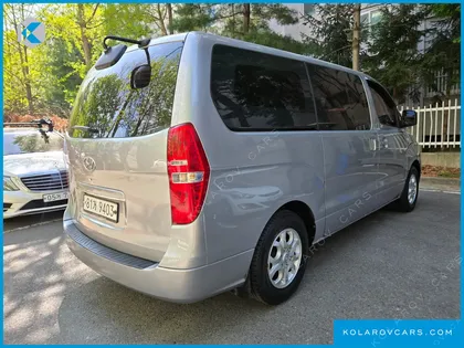 HYUNDAI STAREX 5-SEATER VAN