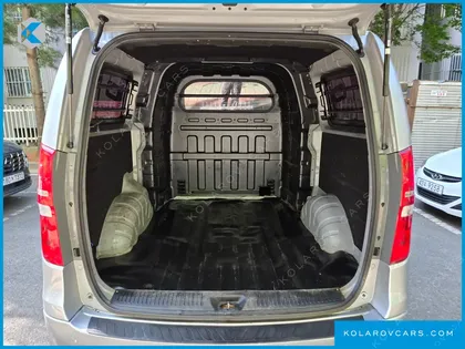 HYUNDAI STAREX 5-SEATER VAN