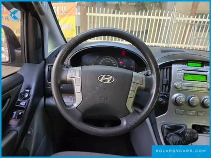 HYUNDAI STAREX 5-SEATER VAN