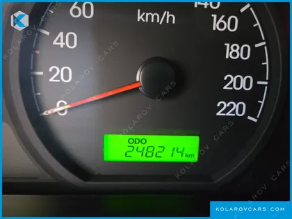 HYUNDAI STAREX 5-SEATER VAN