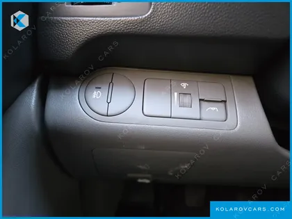 HYUNDAI STAREX 5-SEATER VAN