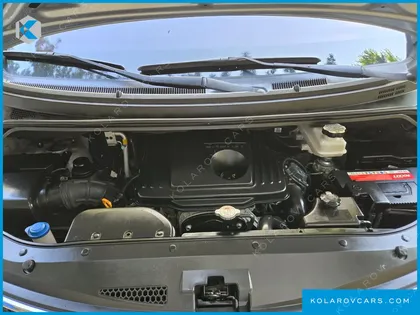 HYUNDAI STAREX 5-SEATER VAN
