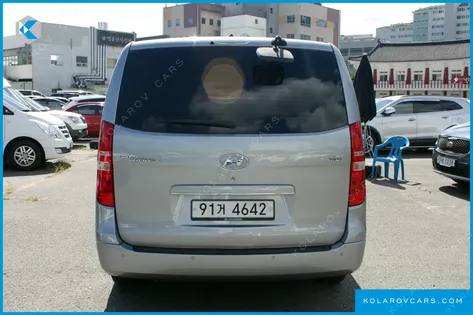 HYUNDAI STAREX 5-SEATER VAN
