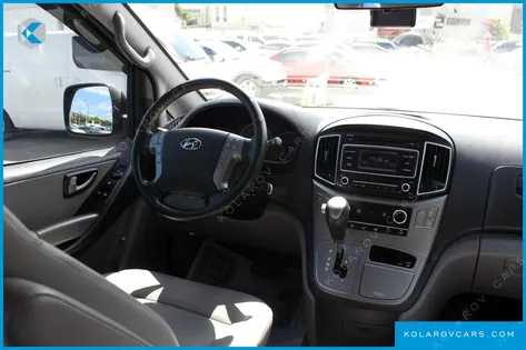HYUNDAI STAREX 5-SEATER VAN