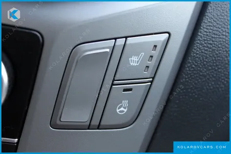 HYUNDAI STAREX 5-SEATER VAN