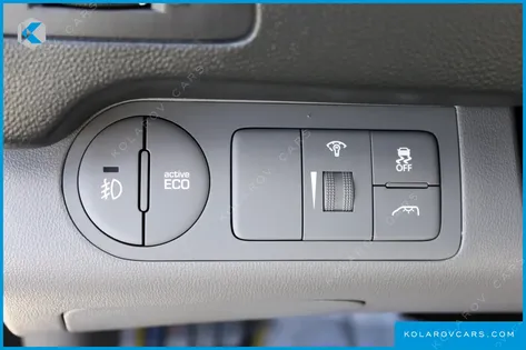 HYUNDAI STAREX 5-SEATER VAN