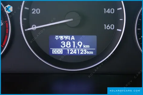 HYUNDAI STAREX 12-SEATER WAGON