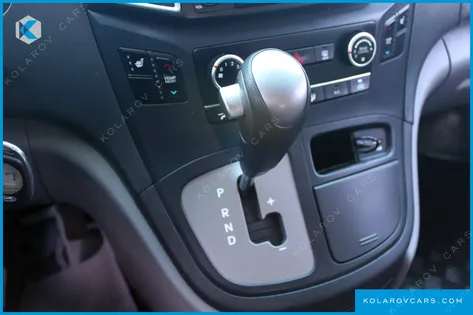 HYUNDAI STAREX 12-SEATER WAGON