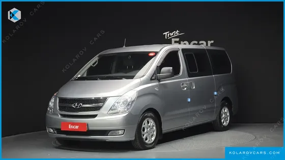 HYUNDAI STAREX 5-SEATER VAN