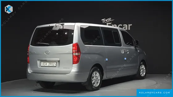 HYUNDAI STAREX 5-SEATER VAN