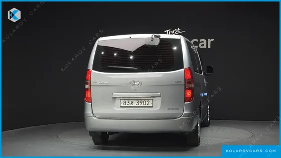 HYUNDAI STAREX 5-SEATER VAN