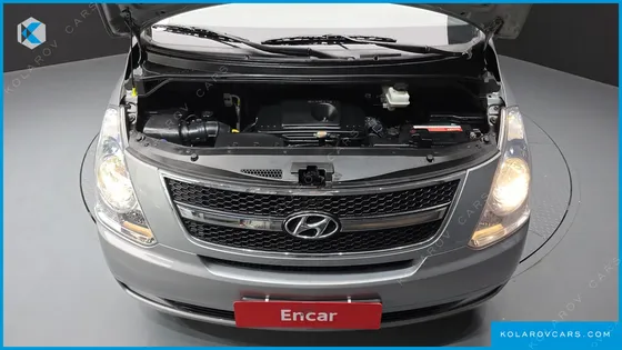 HYUNDAI STAREX 5-SEATER VAN