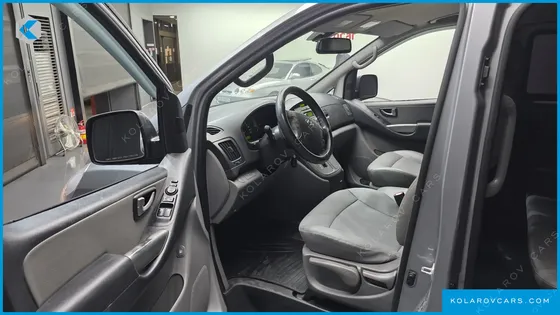 HYUNDAI STAREX 5-SEATER VAN