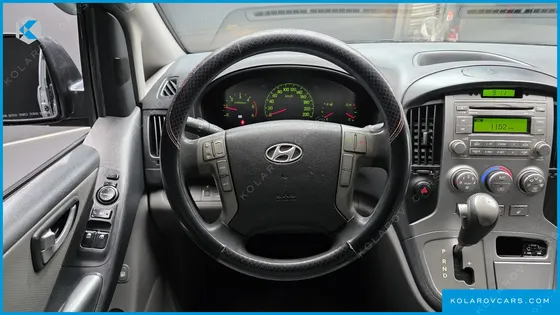 HYUNDAI STAREX 5-SEATER VAN