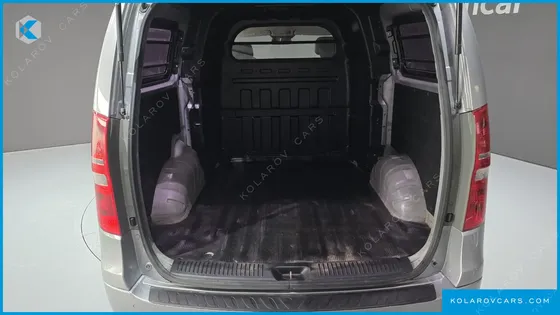 HYUNDAI STAREX 5-SEATER VAN