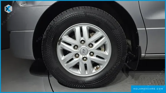 HYUNDAI STAREX 12-SEATER WAGON