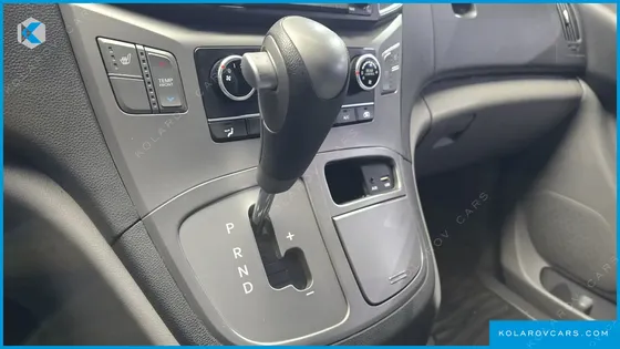 HYUNDAI STAREX 12-SEATER WAGON