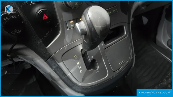 HYUNDAI STAREX 12-SEATER WAGON
