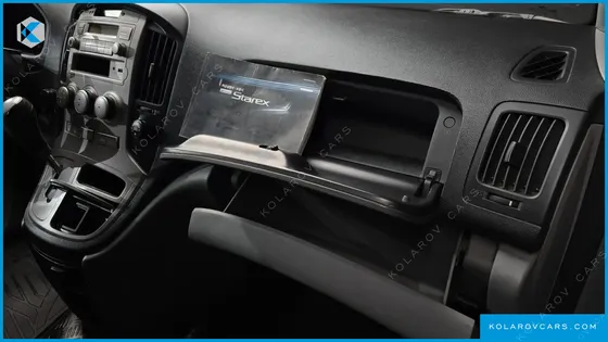 HYUNDAI STAREX 12-SEATER WAGON