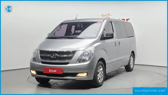 HYUNDAI STAREX 5-SEATER VAN