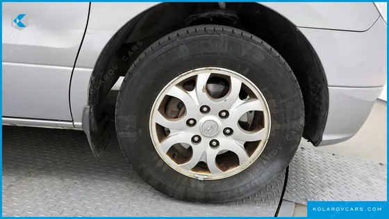 HYUNDAI STAREX 5-SEATER VAN