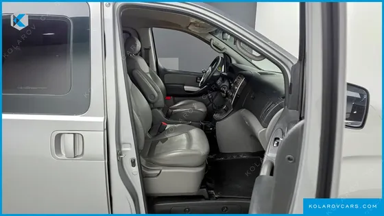 HYUNDAI STAREX 5-SEATER VAN