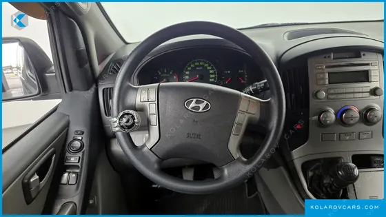 HYUNDAI STAREX 5-SEATER VAN