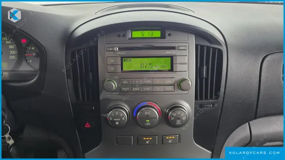 HYUNDAI STAREX 5-SEATER VAN