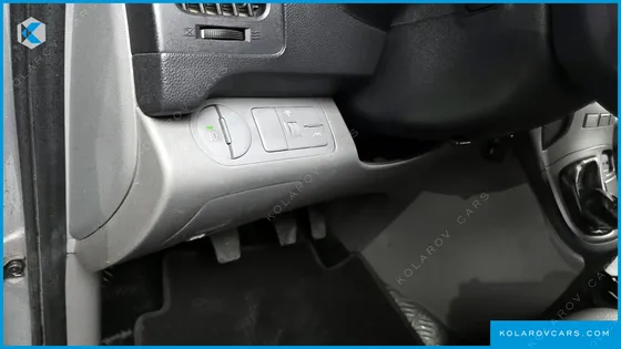 HYUNDAI STAREX 5-SEATER VAN