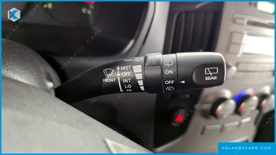 HYUNDAI STAREX 5-SEATER VAN