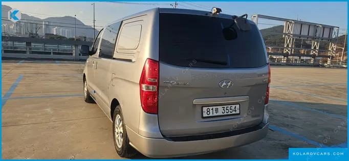 HYUNDAI STAREX 5-SEATER VAN