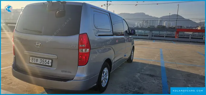 HYUNDAI STAREX 5-SEATER VAN