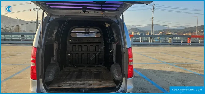 HYUNDAI STAREX 5-SEATER VAN