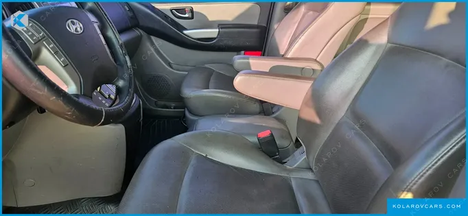 HYUNDAI STAREX 5-SEATER VAN