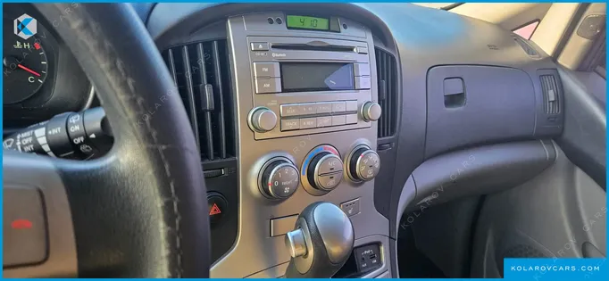 HYUNDAI STAREX 5-SEATER VAN