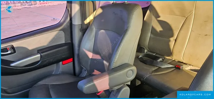 HYUNDAI STAREX 5-SEATER VAN